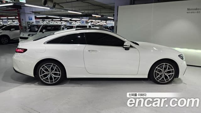 Mercedes-Benz E-Class 2022 — ფოტო 7/20