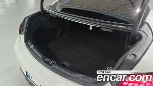 Mercedes-Benz E-Class 2022 — ფოტო 8/20
