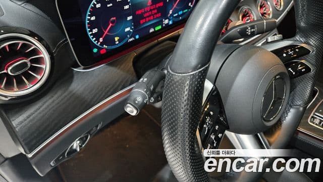 Mercedes-Benz E-Class 2022 — ფოტო 18/20