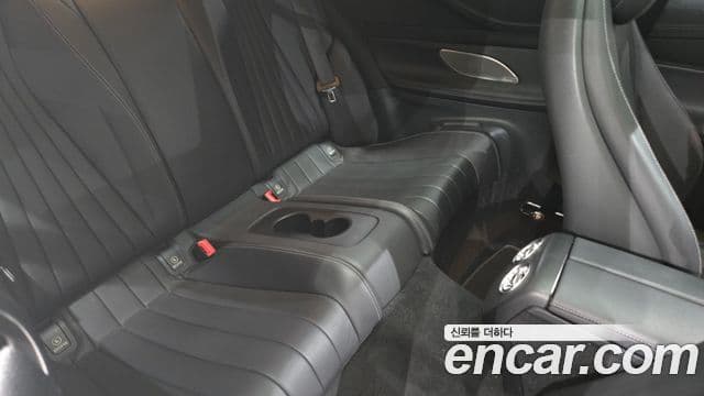 Mercedes-Benz E-Class 2022 — ფოტო 19/20