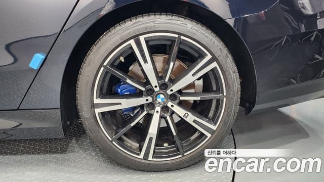 BMW 5 Series 2024 — Photo 25/36