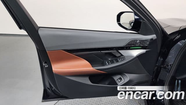 BMW 5 Series 2024 — Photo 16/36