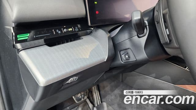 BMW 5 Series 2024 — Photo 33/36