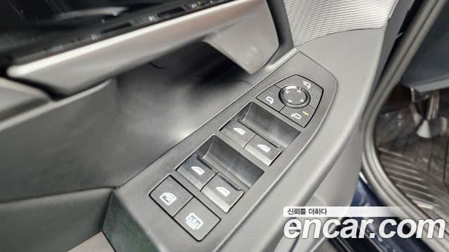 BMW 5 Series 2024 — Photo 32/36