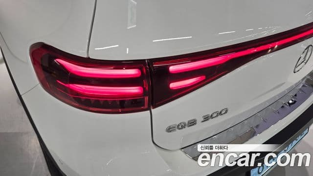Mercedes-Benz EQB 2025 — ფოტო 15/20