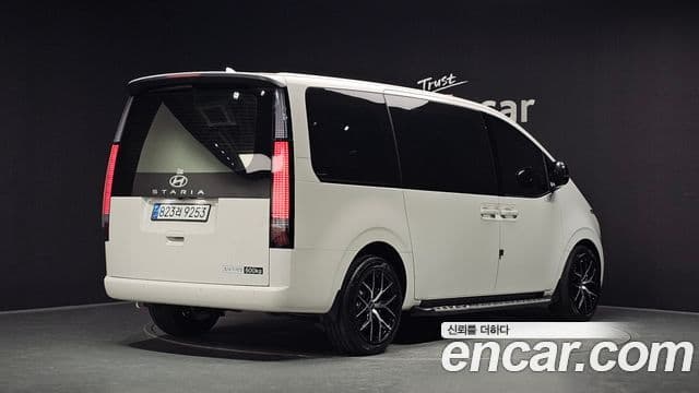 Hyundai Staria 2025 — Фото 1/20