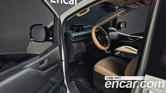 Hyundai Staria 2025 — Фото 8/20