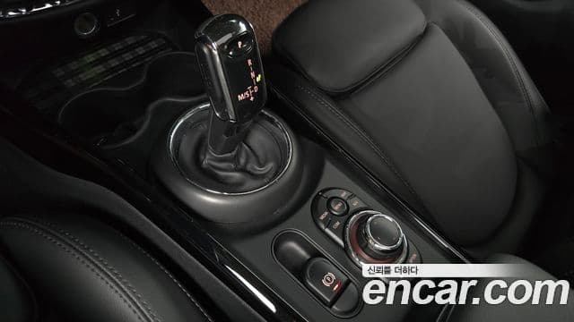 Mini Cooper Clubman 2021 — фото 9 из 20