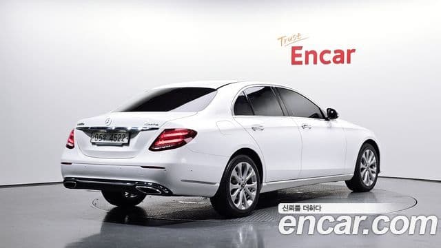 Mercedes-Benz E-Class 2019 — ფოტო 2/20