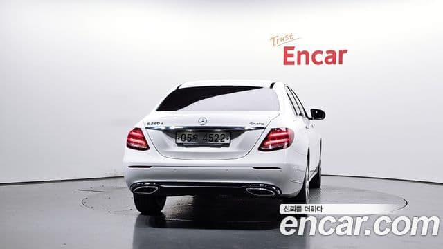 Mercedes-Benz E-Class 2019 — ფოტო 4/20