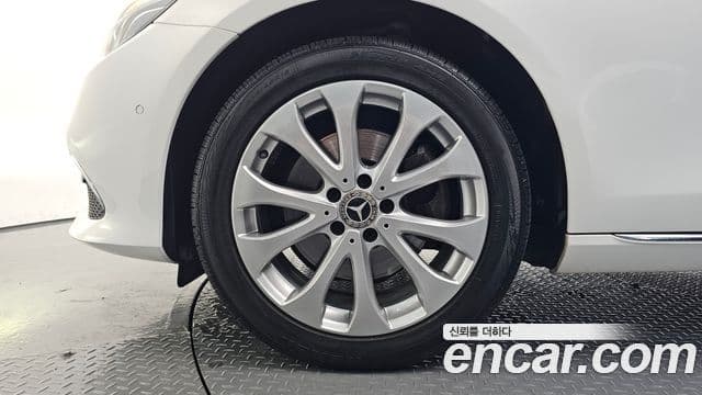 Mercedes-Benz E-Class 2019 — ფოტო 5/20