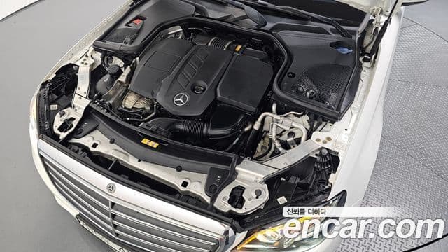 Mercedes-Benz E-Class 2019 — ფოტო 6/20