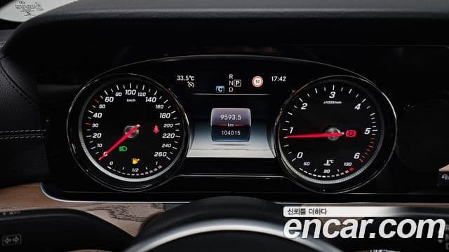 Mercedes-Benz E-Class 2019 — ფოტო 8/20