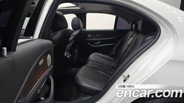 Mercedes-Benz E-Class 2019 — ფოტო 12/20