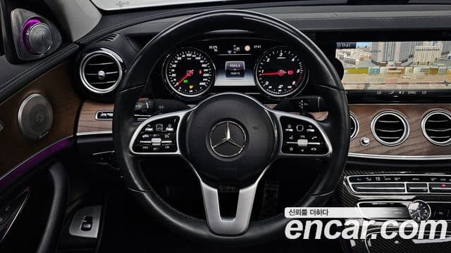 Mercedes-Benz E-Class 2019 — ფოტო 13/20