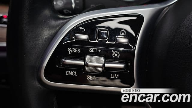Mercedes-Benz E-Class 2019 — ფოტო 14/20