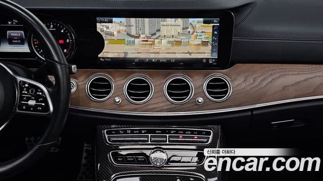 Mercedes-Benz E-Class 2019 — ფოტო 15/20