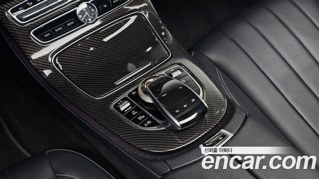Mercedes-Benz E-Class 2019 — ფოტო 17/20