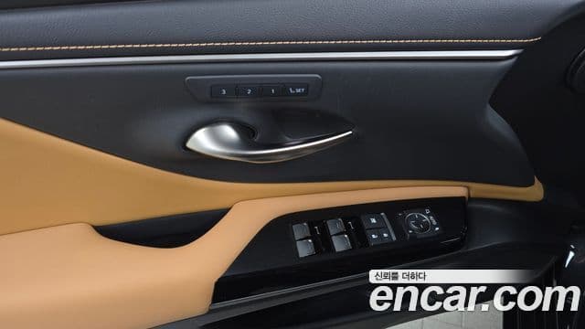 Lexus ES300h 2023 — Şəkil 18/20