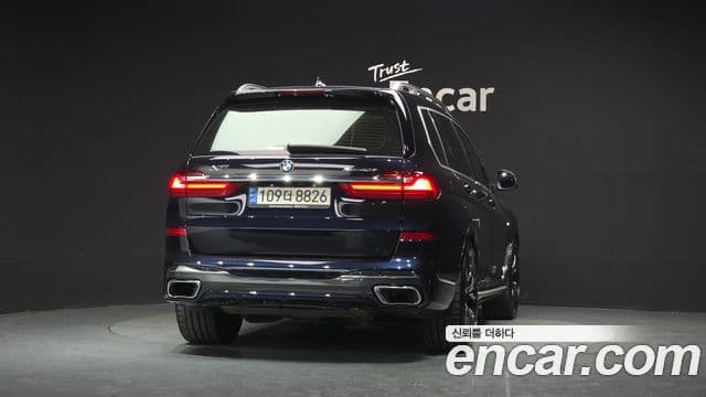 BMW X7 2022 — ფოტო 4/20