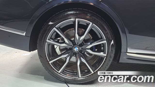BMW X7 2022 — ფოტო 5/20