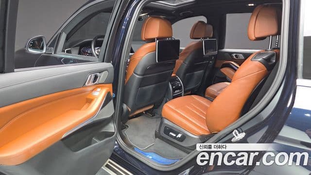 BMW X7 2022 — ფოტო 13/20