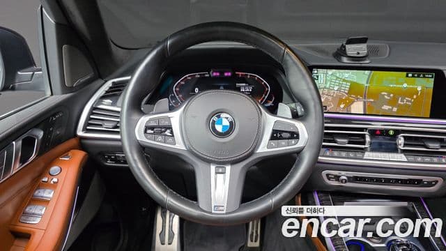 BMW X7 2022 — ფოტო 15/20