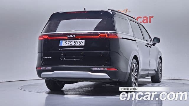 Kia Carnival 2023 — Фото 2/20
