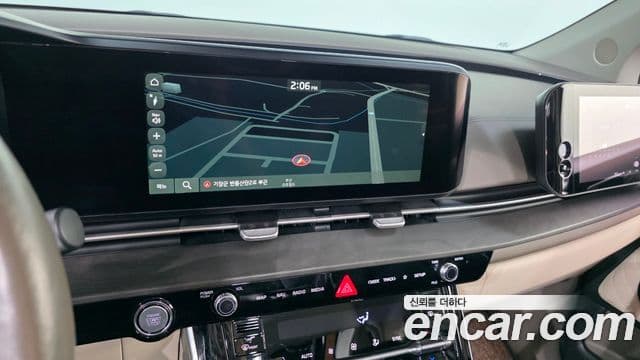 Kia Carnival 2021 — ფოტო 13/20