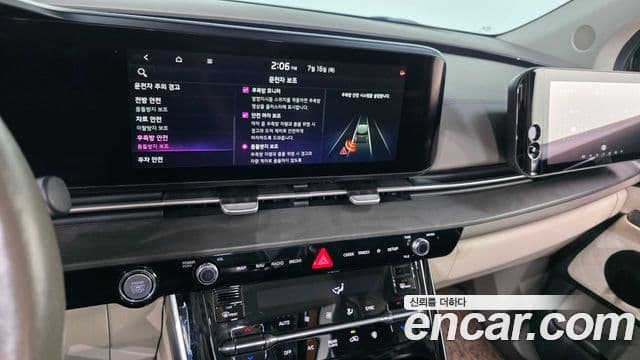 Kia Carnival 2021 — ფოტო 14/20