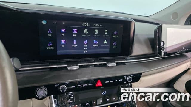 Kia Carnival 2021 — ფოტო 15/20