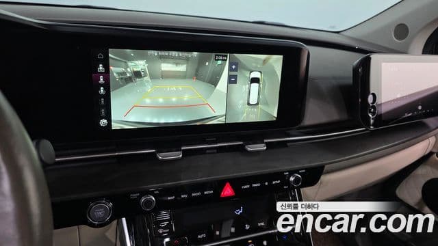 Kia Carnival 2021 — ფოტო 16/20
