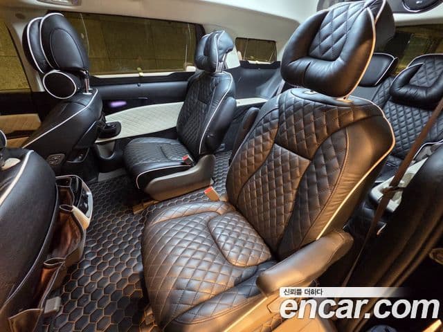 Kia Carnival 2021 — ფოტო 17/20