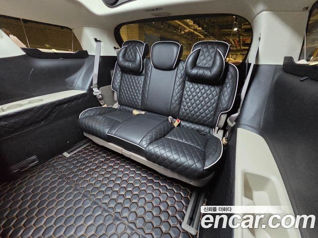 Kia Carnival 2021 — ფოტო 18/20