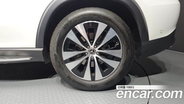Mercedes-Benz GLE-Class 2025 — Photo 9/37