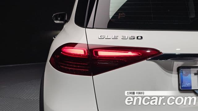 Mercedes-Benz GLE-Class 2025 — Photo 25/37