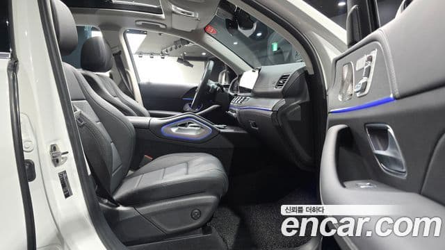 Mercedes-Benz GLE-Class 2025 — Photo 16/37