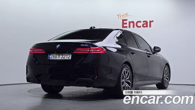 BMW 5 Series 2023 — ფოტო 2/20