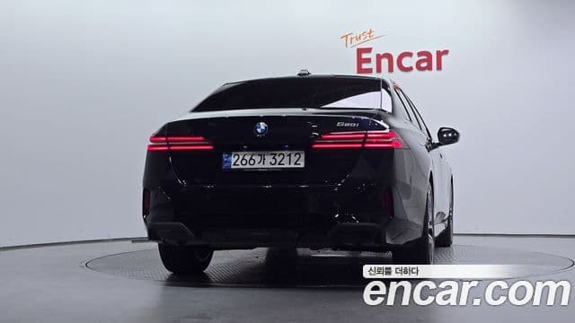 BMW 5 Series 2023 — фото 4 из 20