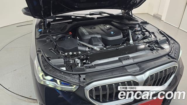 BMW 5 Series 2023 — фото 6 из 20
