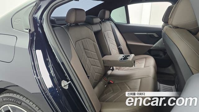 BMW 5 Series 2023 — фото 11 из 20