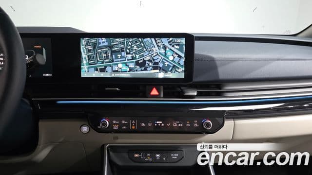 Kia Carnival 2024 — ფოტო 13/20