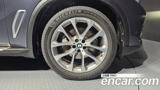 BMW X5 2019 — ფოტო 22/39