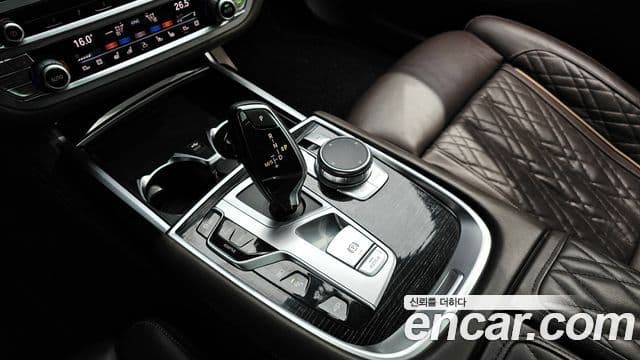 BMW 7 Series 2020 — Фото 9/20