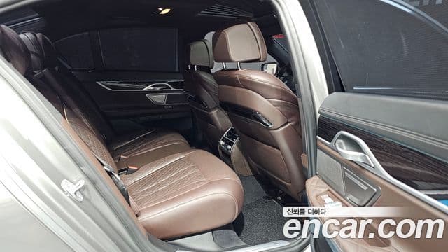 BMW 7 Series 2020 — Фото 12/20