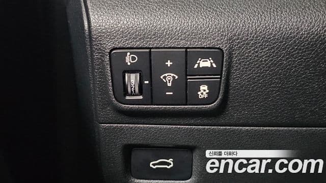 Kia K5 2021 — ფოტო 10/14