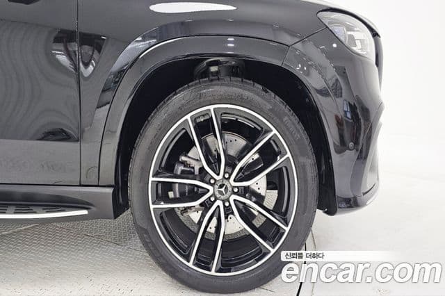 Mercedes-Benz GLS-Class 2025 — Photo 16/19