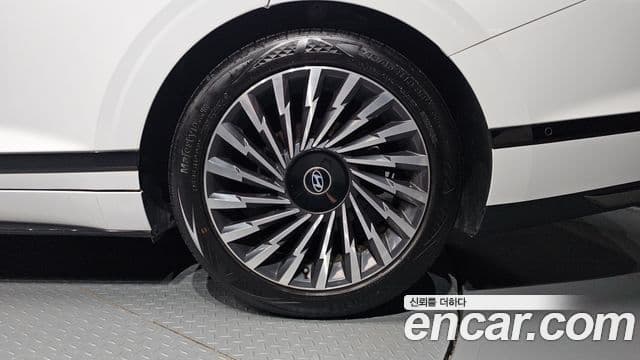 Hyundai Grandeur Hybrid 2023 — Photo 8/36