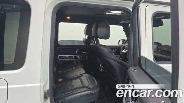 Mercedes-Benz G-Class 2020 — Photo 12/30