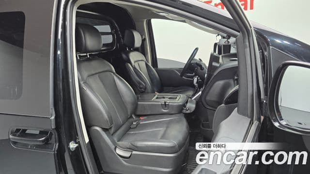 Hyundai Staria 2021 — Фото 11/20
